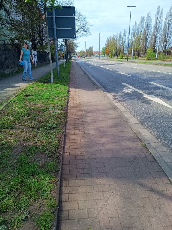 2026 04 18 Froebelstraße Radweg nachher kl